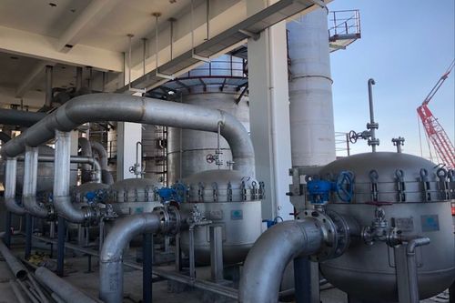 天津石化环氧丙烷项目有重大进展 项目大型设备成功实现吊装